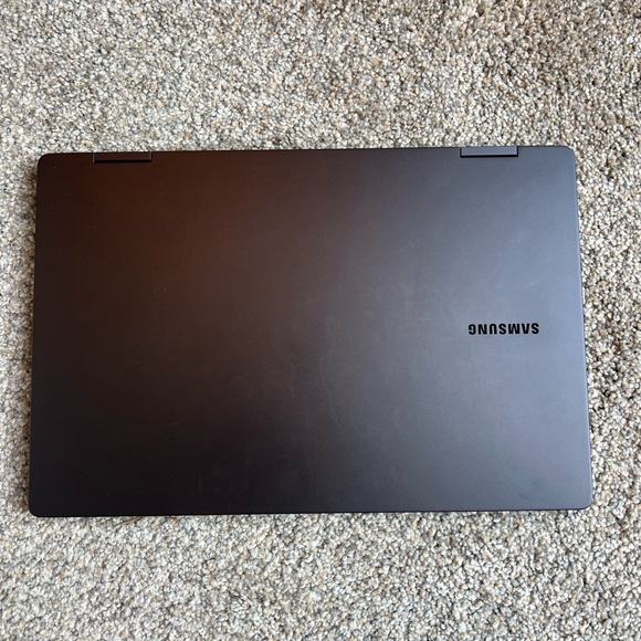 Brand new Samsung laptop - Picture 2 of 2
